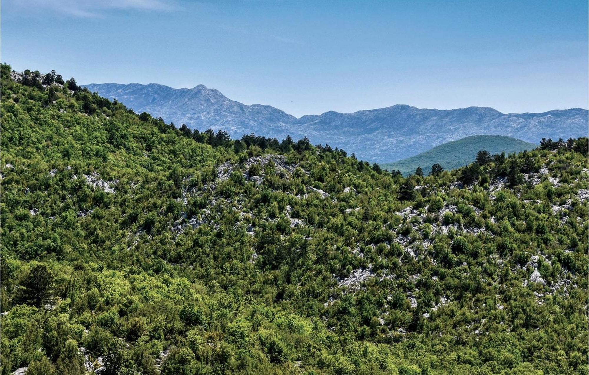 Vikendica Lovely In Dugopolje With Wifi Split